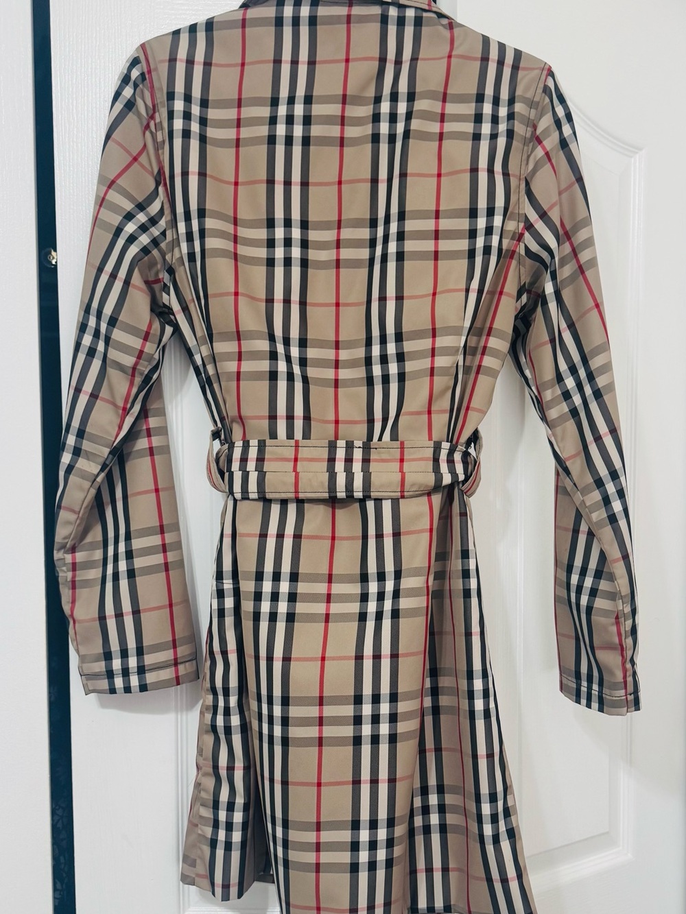 Burberry Beige Nova Check Trench Coat with Red Lining - Picture 4 of 4
